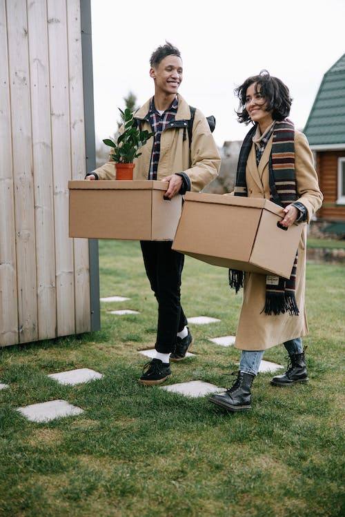 couple-moving